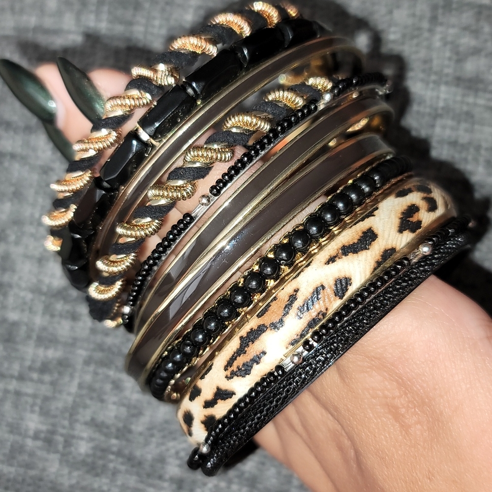 Black and Gold Bangle set